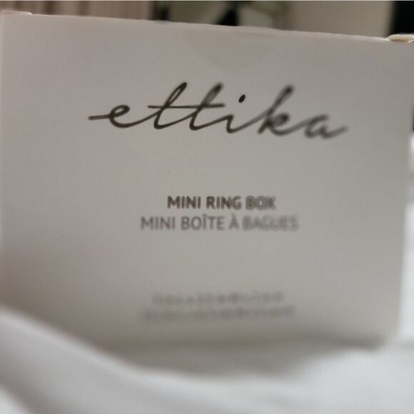 Ettika Gold Mini Ring Box - Picture 4 of 7